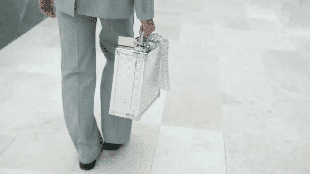 LOUIS VUITTON AW21 LOUIS VUITTON AW21 Vanity Teen 虚荣青年 Lifestyle & new faces magazine