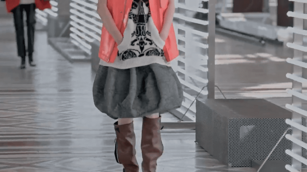 Watch LOUIS VUITTON'S FW 21 SHOW Watch LOUIS VUITTON'S FW 21 SHOW Vanity Teen 虚荣青年 Lifestyle & new faces magazine