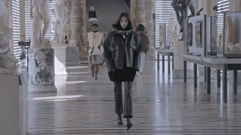 Watch LOUIS VUITTON'S FW 21 SHOW Watch LOUIS VUITTON'S FW 21 SHOW Vanity Teen 虚荣青年 Lifestyle & new faces magazine