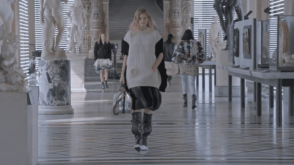 Watch LOUIS VUITTON'S FW 21 SHOW Watch LOUIS VUITTON'S FW 21 SHOW Vanity Teen 虚荣青年 Lifestyle & new faces magazine