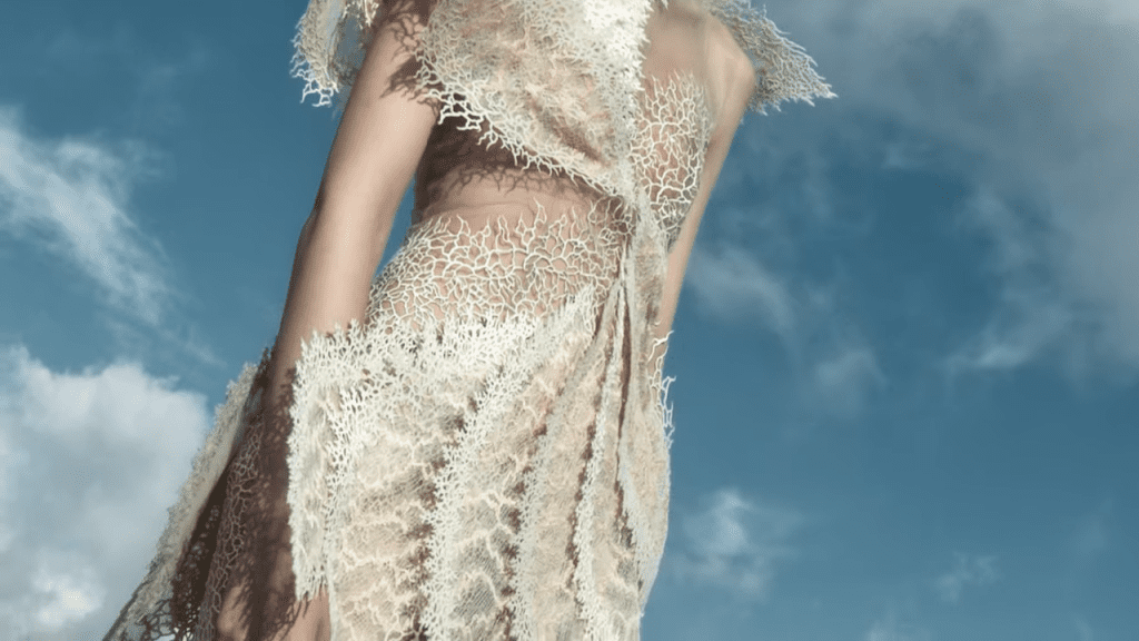 Iris van Herpen ~ Earthrise film AW21 Iris van Herpen ~ Earthrise film AW21 Vanity Teen 虚荣青年 Lifestyle & new faces magazine