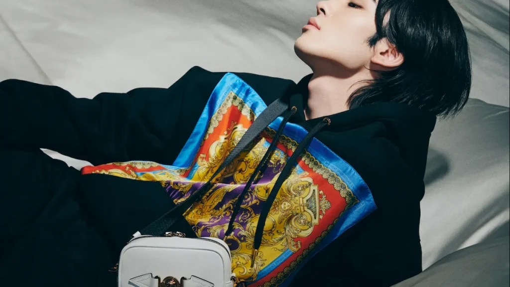 Versace SS22 Protagonist Kabuki Actor Somegoro Ichikawa VIII Vanity Teen 虚荣青年 Lifestyle & New Faces Magazine - Vimarsana News