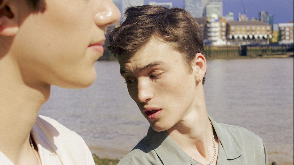 Linen Waves By Dean Dumaré Vanity Teen 虚荣青年 Lifestyle & New Faces Magazine - Vimarsana News