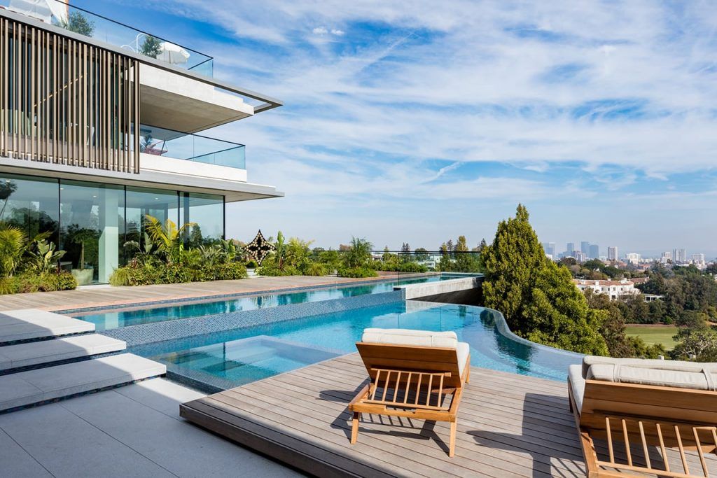 Louis Vuitton Unveils Exclusive "Crafting Dreams" Exhibition in Los Angeles Louis Vuitton Unveils Exclusive "Crafting Dreams" Exhibition in Los Angeles Vanity Teen 虚荣青年 Lifestyle & new faces magazine