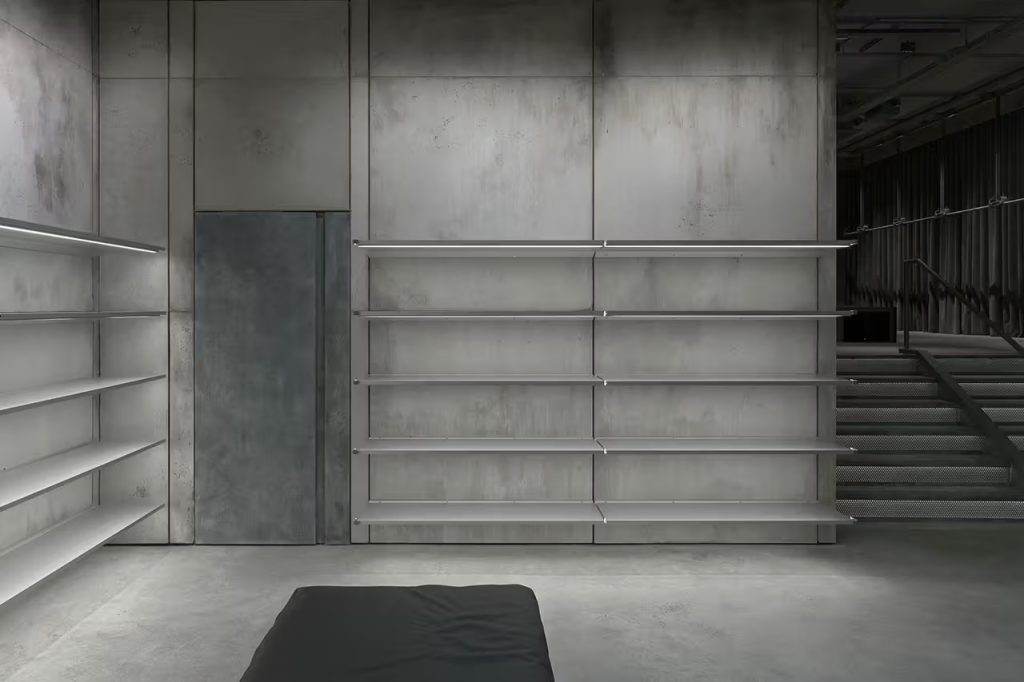 Balenciaga Unveils Minimalist Luxury in Its Latest Hamburg Store Embracing the ongoing "Raw Architecture" theme. Balenciaga Unveils Minimalist Luxury in Its Latest Hamburg Store Embracing the ongoing "Raw Architecture" theme. Vanity Teen 虚荣青年 Lifestyle & new faces magazine