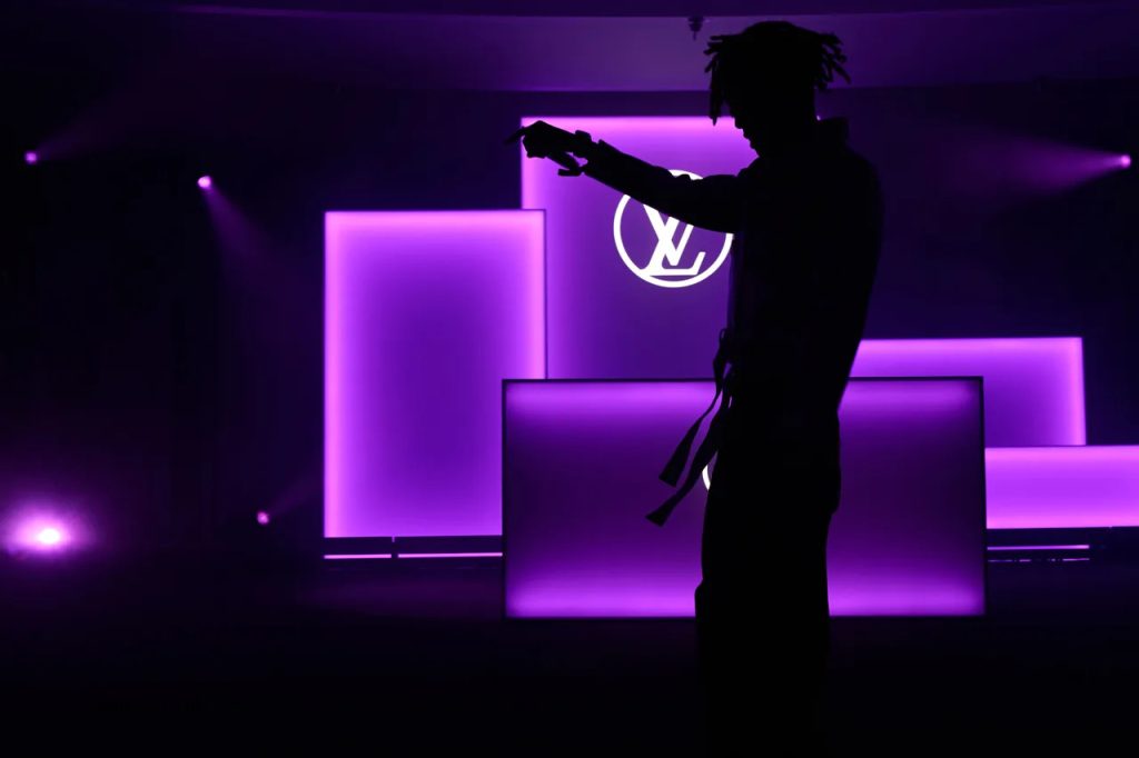 Louis Vuitton's Early Fall 2023 Fashion Show Lands on Jamsu Bridge in South Korea Louis Vuitton's Early Fall 2023 Fashion Show Lands on Jamsu Bridge in South Korea Vanity Teen 虚荣青年 Lifestyle & new faces magazine