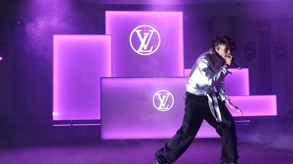 Louis Vuitton's Early Fall 2023 Fashion Show Lands On Jamsu Bridge In South Korea Vanity Teen 虚荣青年 Lifestyle & New Faces Magazine - Vimarsana News