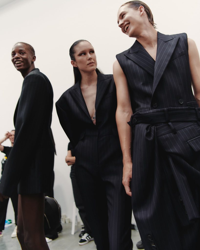 Victor Jacques Reveals Unseen Backstage Magic of JUUN J's Spring/Summer 2024 Collection at Paris Fashion Week Victor Jacques Reveals Unseen Backstage Magic of JUUN J's Spring/Summer 2024 Collection at Paris Fashion Week Vanity Teen 虚荣青年 Lifestyle & new faces magazine