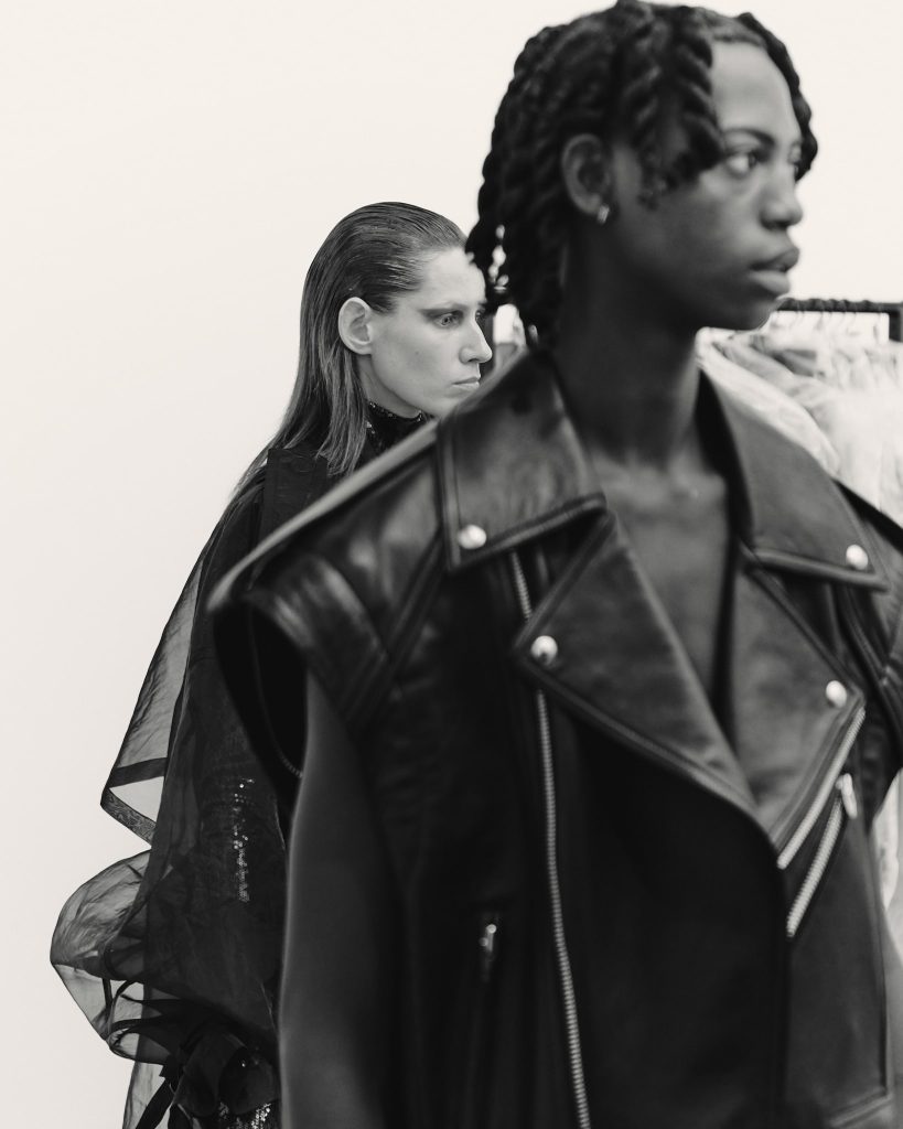 Victor Jacques Reveals Unseen Backstage Magic of JUUN J's Spring/Summer 2024 Collection at Paris Fashion Week Victor Jacques Reveals Unseen Backstage Magic of JUUN J's Spring/Summer 2024 Collection at Paris Fashion Week Vanity Teen 虚荣青年 Lifestyle & new faces magazine