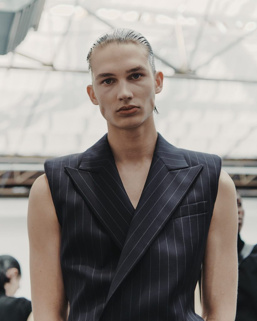 Victor Jacques Reveals Unseen Backstage Magic of JUUN J's Spring/Summer 2024 Collection at Paris Fashion Week Victor Jacques Reveals Unseen Backstage Magic of JUUN J's Spring/Summer 2024 Collection at Paris Fashion Week Vanity Teen 虚荣青年 Lifestyle & new faces magazine