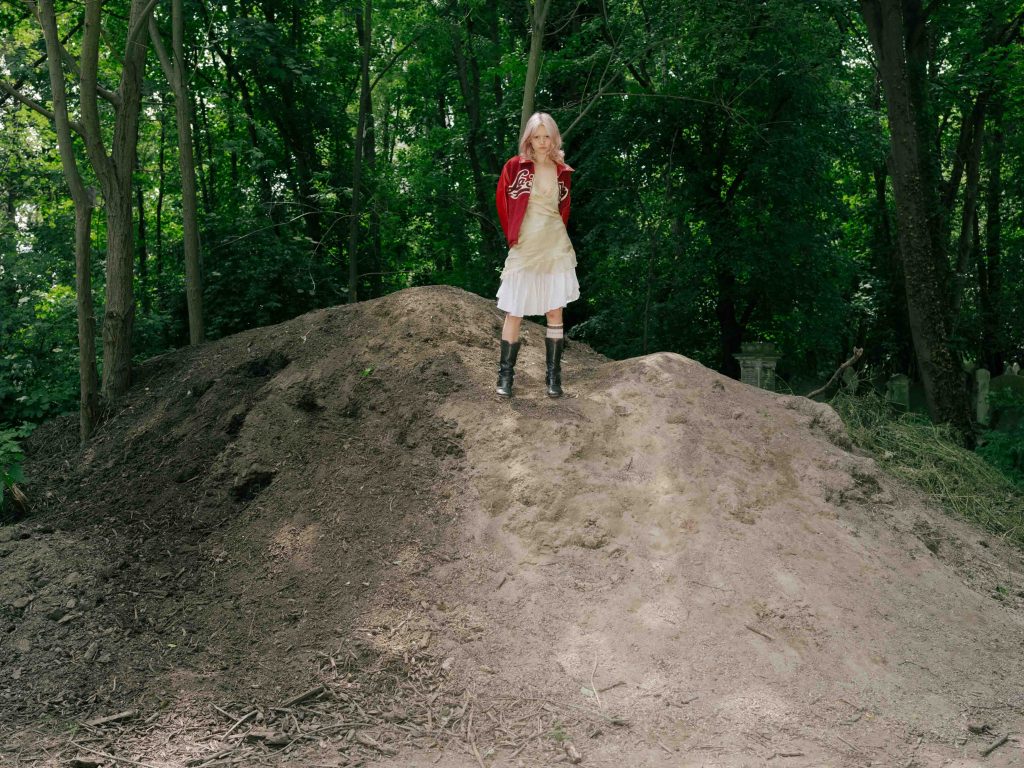 Shattering Norms: Fotómetro's Uninhibited Exploration of Identity and Desire Shattering Norms: Fotómetro's Uninhibited Exploration of Identity and Desire Vanity Teen 虚荣青年 Lifestyle & new faces magazine