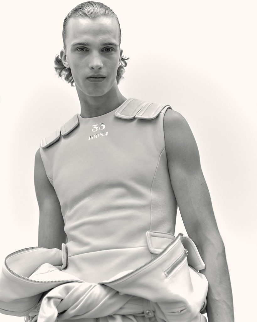 Victor Jacques Reveals Unseen Backstage Magic of JUUN J's Spring/Summer 2024 Collection at Paris Fashion Week Victor Jacques Reveals Unseen Backstage Magic of JUUN J's Spring/Summer 2024 Collection at Paris Fashion Week Vanity Teen 虚荣青年 Lifestyle & new faces magazine