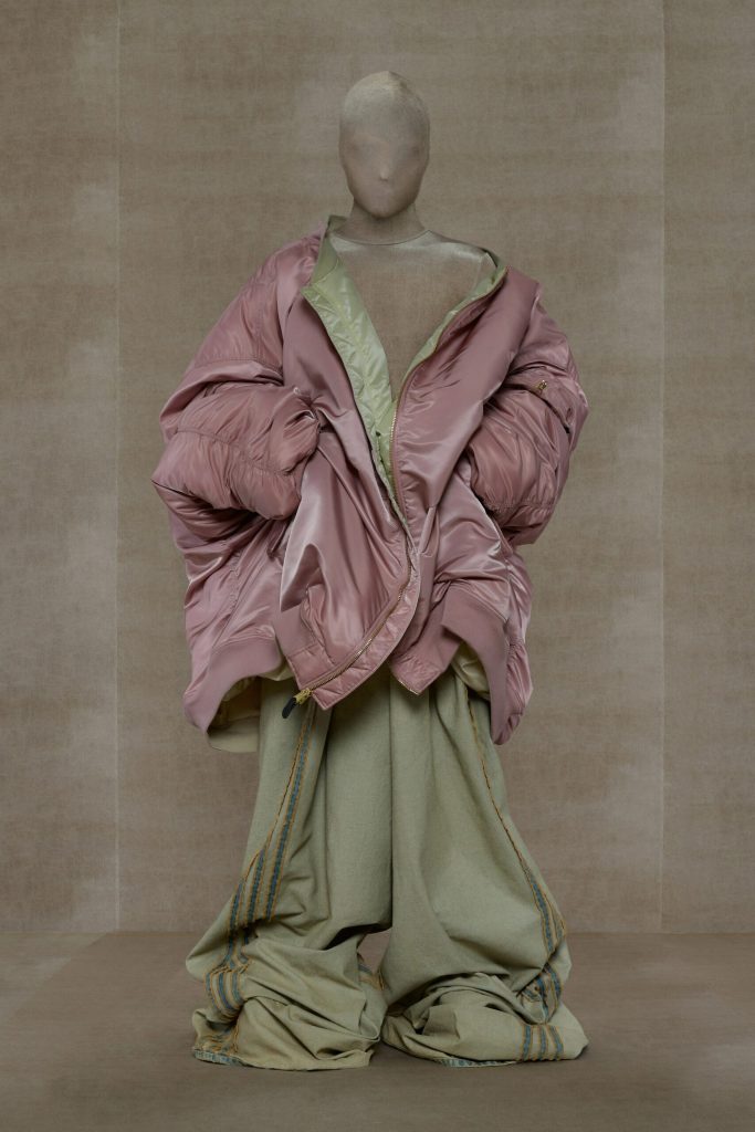 VETEMENTS Spring 2024 Collection: A Masterclass in Maximizing Style VETEMENTS Spring 2024 Collection: A Masterclass in Maximizing Style Vanity Teen 虚荣青年 Lifestyle & new faces magazine