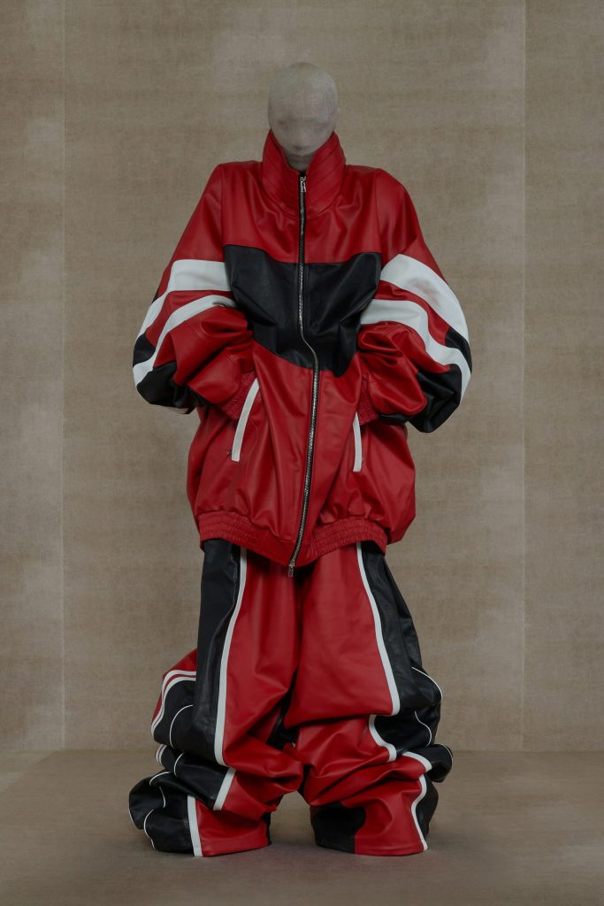 VETEMENTS Spring 2024 Collection: A Masterclass in Maximizing Style VETEMENTS Spring 2024 Collection: A Masterclass in Maximizing Style Vanity Teen 虚荣青年 Lifestyle & new faces magazine