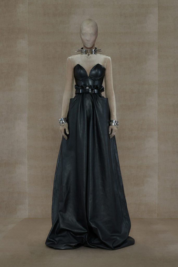 VETEMENTS Spring 2024 Collection: A Masterclass in Maximizing Style VETEMENTS Spring 2024 Collection: A Masterclass in Maximizing Style Vanity Teen 虚荣青年 Lifestyle & new faces magazine