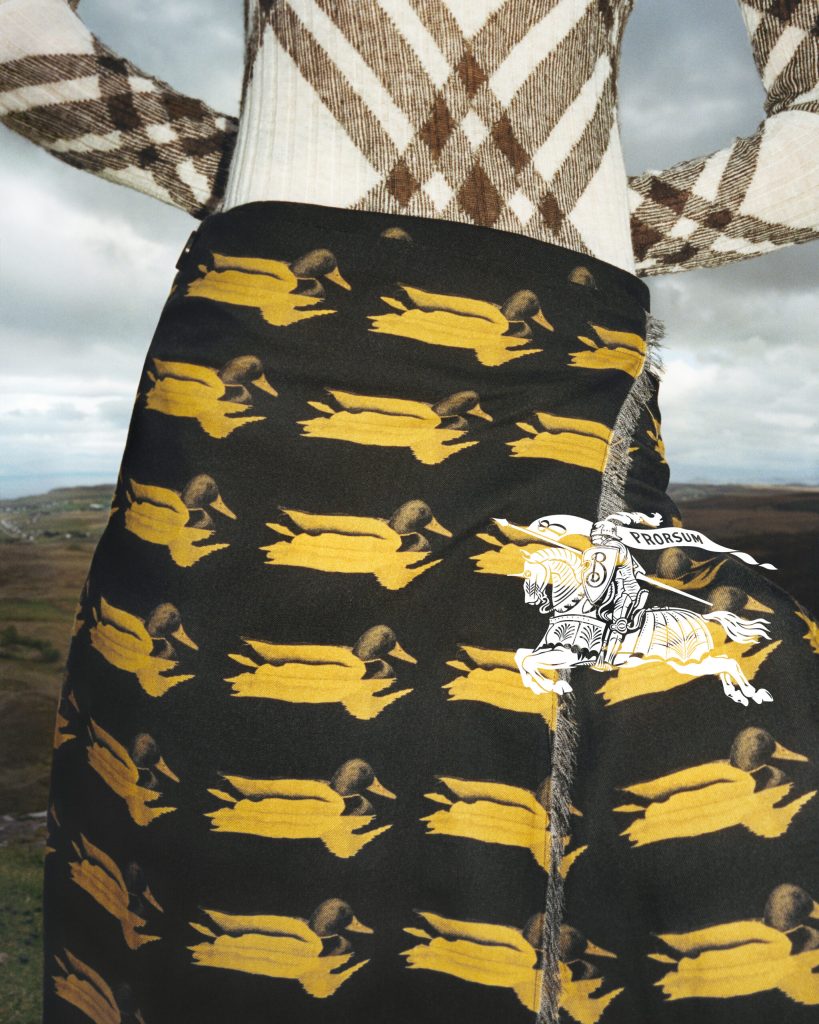 Burberry Unveils its Winter 2023 Campaign in a Dramatic Fashion Burberry Unveils its Winter 2023 Campaign in a Dramatic Fashion Vanity Teen 虚荣青年 Lifestyle & new faces magazine