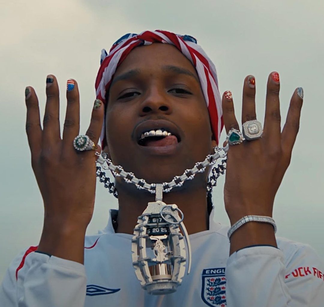 L'Epée 1839 x Alex Moss New York Unveils the EXO GRENADE Pendant L'Epée 1839 x Alex Moss New York Unveils the EXO GRENADE Pendant Vanity Teen 虚荣青年 Lifestyle & new faces magazine