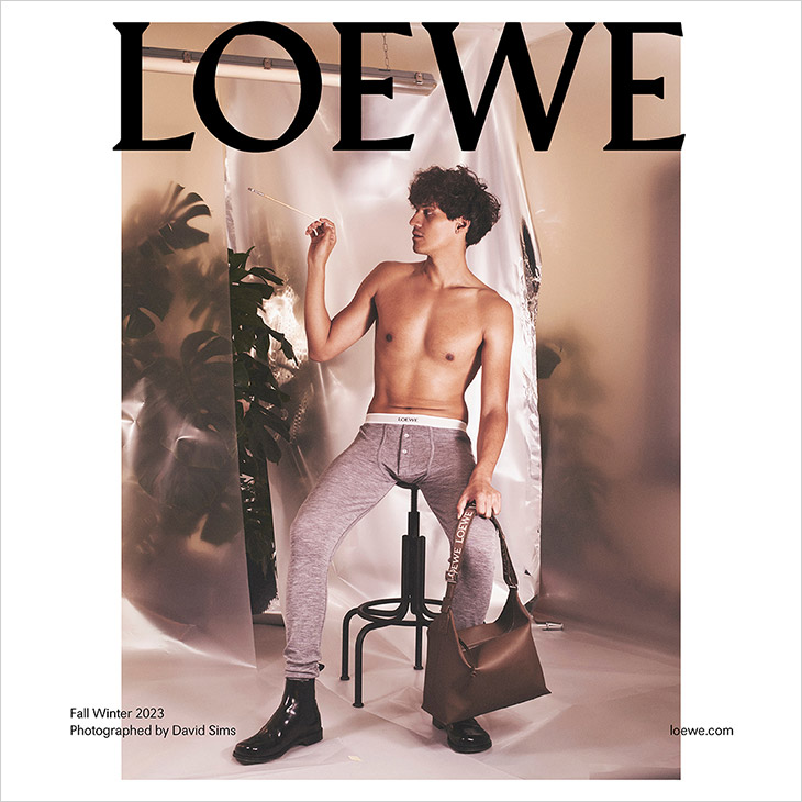 LOEWE's Fall Winter 2023 Men's Campaign: A Surrealistic Journey into Ambiguous Realities LOEWE's Fall Winter 2023 Men's Campaign: A Surrealistic Journey into Ambiguous Realities Vanity Teen 虚荣青年 Lifestyle & new faces magazine