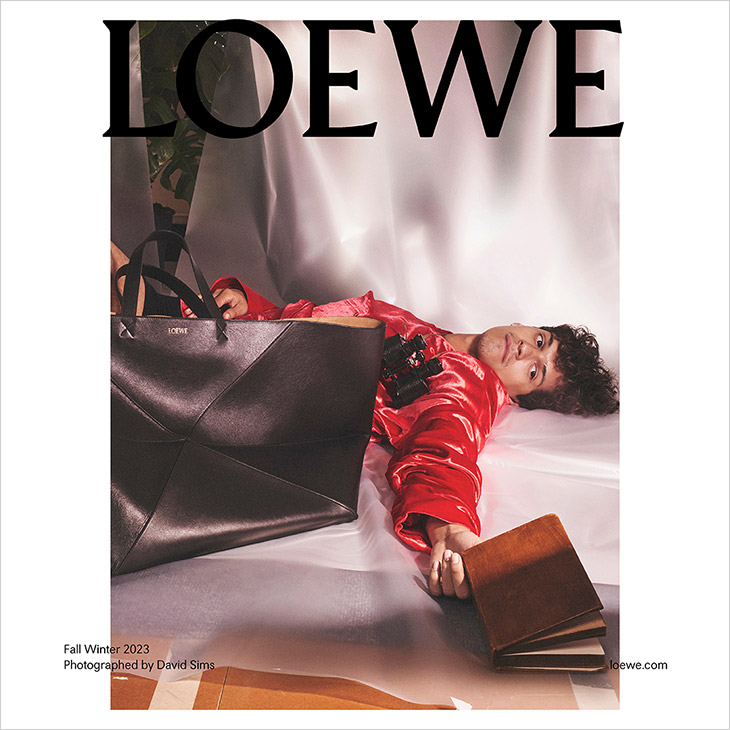 LOEWE's Fall Winter 2023 Men's Campaign: A Surrealistic Journey into Ambiguous Realities LOEWE's Fall Winter 2023 Men's Campaign: A Surrealistic Journey into Ambiguous Realities Vanity Teen 虚荣青年 Lifestyle & new faces magazine