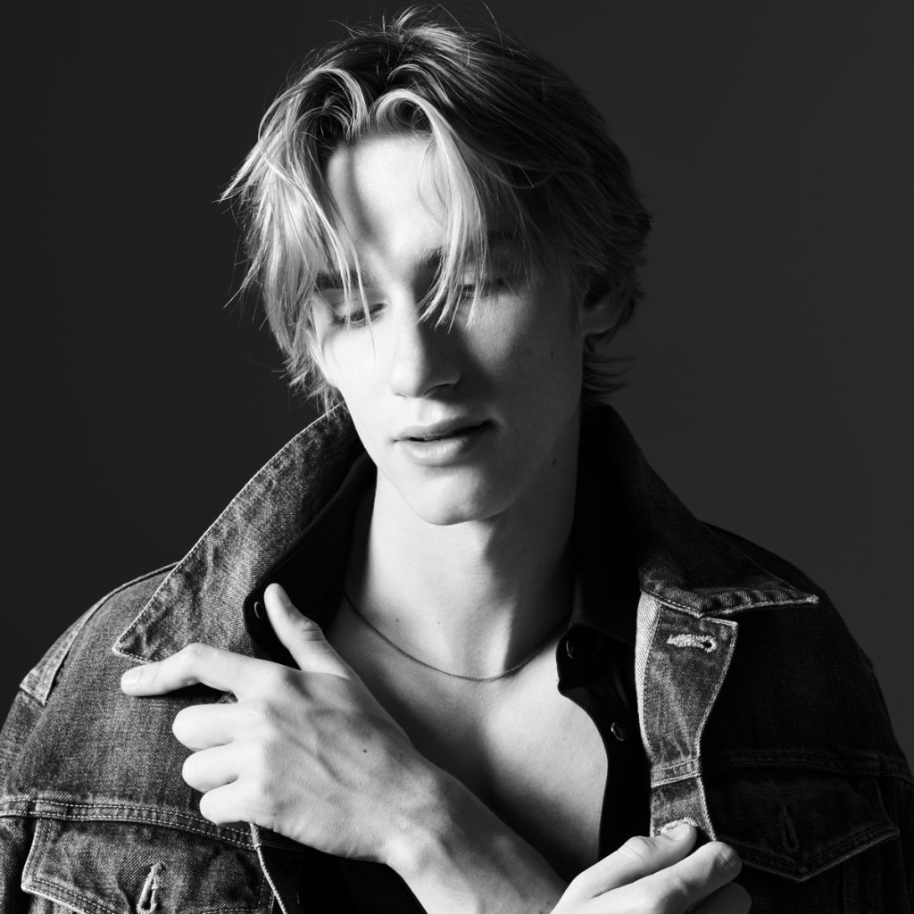 Levon Hawke Immortalized in Hedi Slimane's 'PORTRAIT OF' Series, Exudes Elegance in CELINE Homme Levon Hawke Immortalized in Hedi Slimane's 'PORTRAIT OF' Series, Exudes Elegance in CELINE Homme Vanity Teen 虚荣青年 Lifestyle & new faces magazine