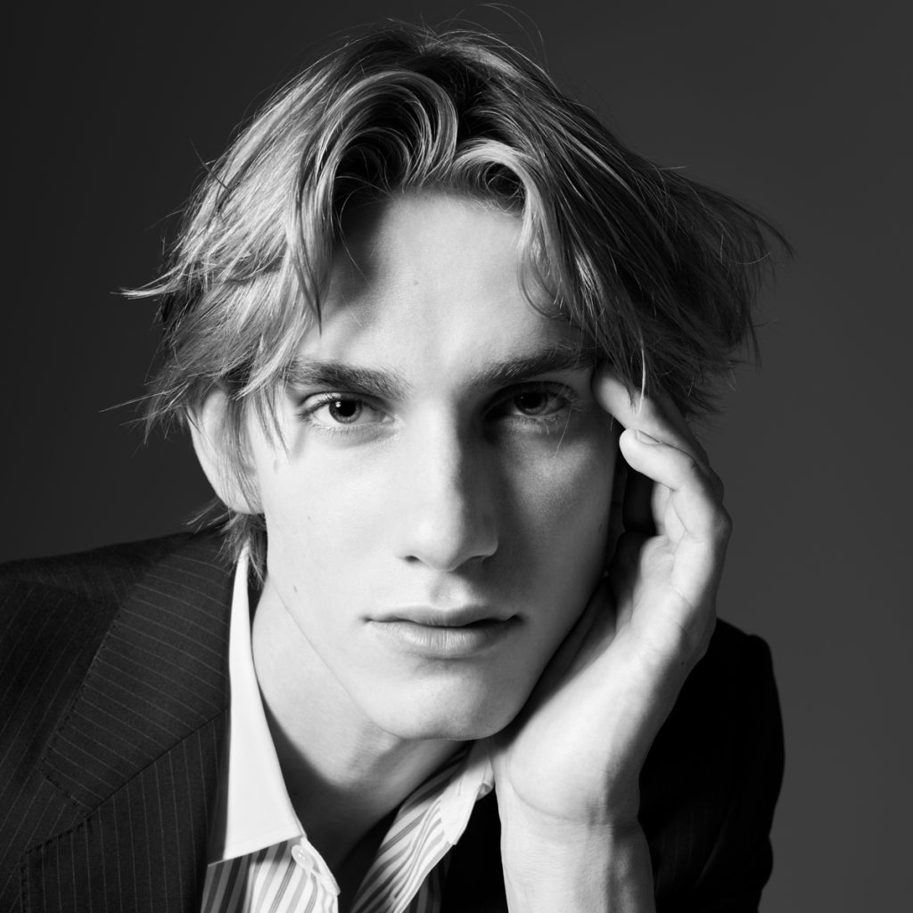 Levon Hawke Immortalized in Hedi Slimane's 'PORTRAIT OF' Series, Exudes Elegance in CELINE Homme Levon Hawke Immortalized in Hedi Slimane's 'PORTRAIT OF' Series, Exudes Elegance in CELINE Homme Vanity Teen 虚荣青年 Lifestyle & new faces magazine