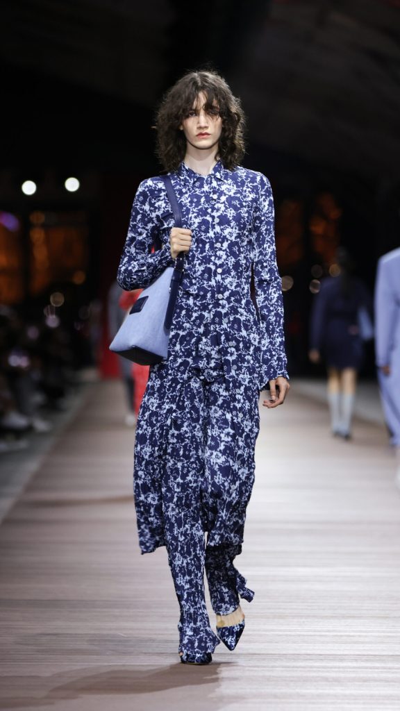 NIGO® Transports Shanghai to the Fashion Future with KENZO Spring/Summer 2024 Show Vanity Teen 虚荣青年 Lifestyle & new faces magazine NIGO® Transports Shanghai to the Fashion Future with KENZO Spring/Summer 2024 Show NIGO® Transports Shanghai to the Fashion Future with KENZO Spring/Summer 2024 Show Vanity Teen 虚荣青年 Lifestyle & new faces magazine