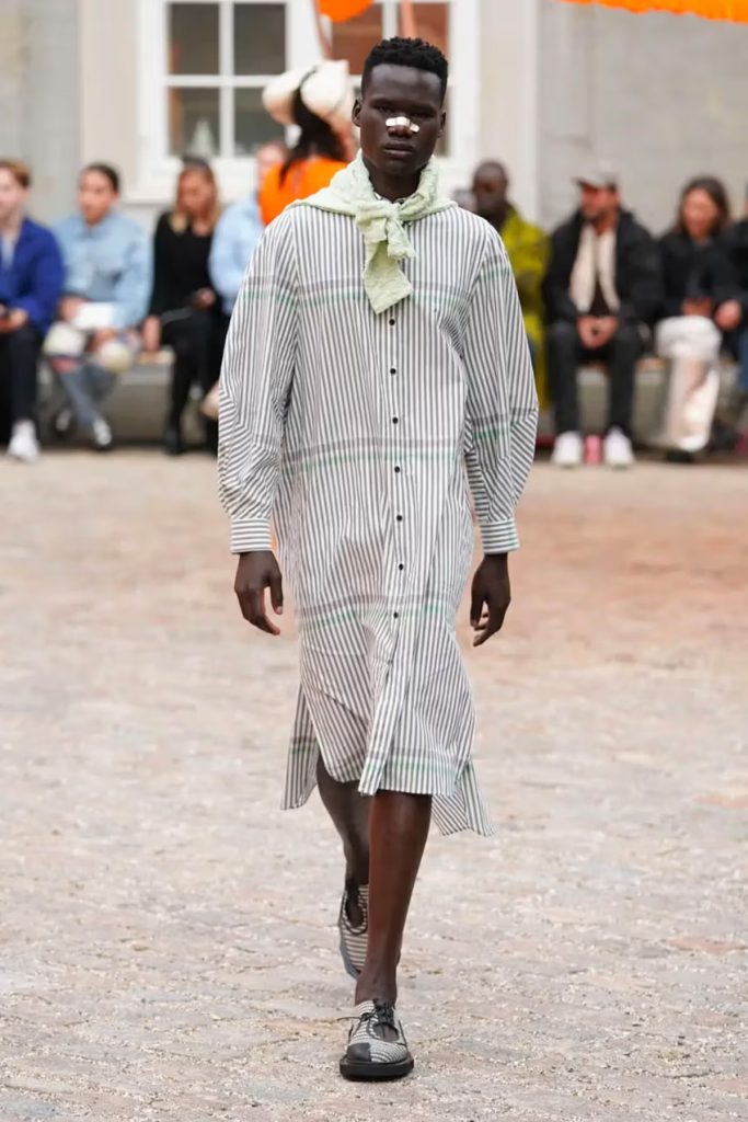 Henrik Vibskov's Spring/Summer 2024 Collection: An Unboxing Waltz in the Boxing Ring Vanity Teen 虚荣青年 Henrik Vibskov's Spring/Summer 2024 Collection: An Unboxing Waltz in the Boxing Ring Henrik Vibskov's Spring/Summer 2024 Collection: An Unboxing Waltz in the Boxing Ring Vanity Teen 虚荣青年