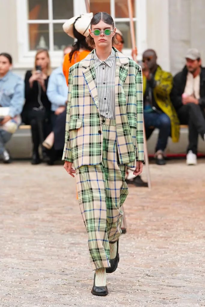 Henrik Vibskov's Spring/Summer 2024 Collection: An Unboxing Waltz in the Boxing Ring Vanity Teen 虚荣青年 Henrik Vibskov's Spring/Summer 2024 Collection: An Unboxing Waltz in the Boxing Ring Henrik Vibskov's Spring/Summer 2024 Collection: An Unboxing Waltz in the Boxing Ring Vanity Teen 虚荣青年