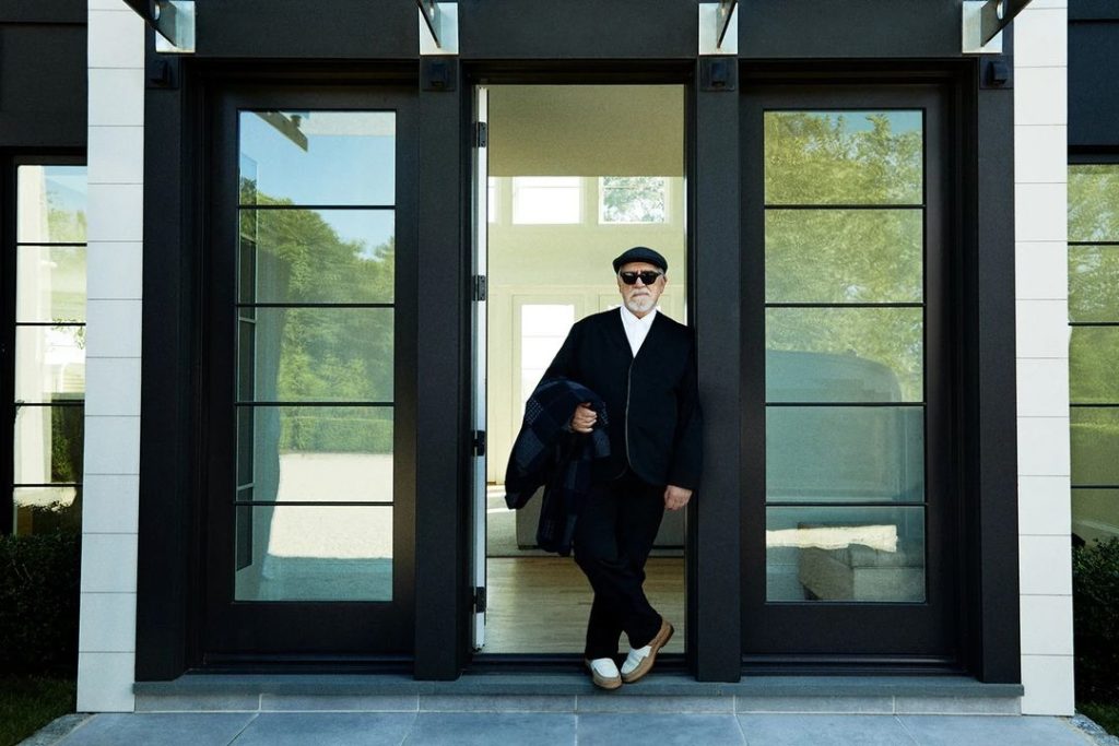 Legendary Presence: Brian Cox Adds Star Power to KITH's Fall 2023 Campaign Legendary Presence: Brian Cox Adds Star Power to KITH's Fall 2023 Campaign Vanity Teen 虚荣青年 Lifestyle & new faces magazine