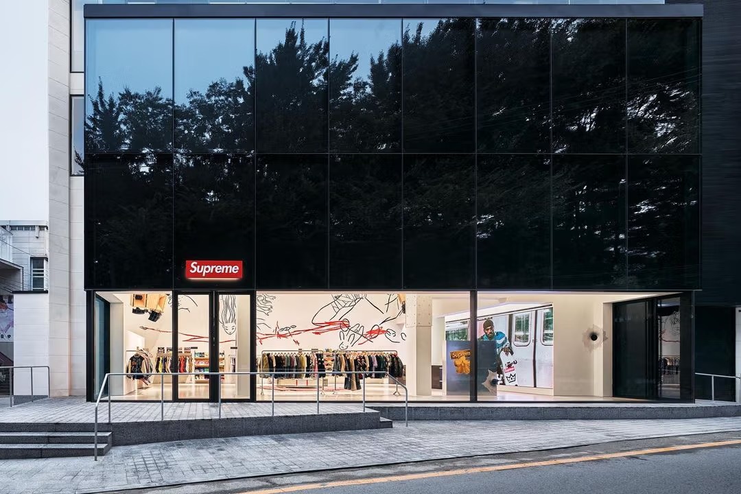 Supreme's Stylish Debut in Seoul: Everything You Need to Know Supreme's Stylish Debut in Seoul: Everything You Need to Know Vanity Teen 虚荣青年