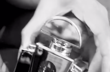 Beyoncé's latest fragrance, Cé NOIR, is now open for pre-orders. It marks her first scent launch in a decade. Beyoncé's latest fragrance, Cé NOIR, is now open for pre-orders. It marks her first scent launch in a decade. Vanity Teen 虚荣青年 Lifestyle & new faces magazine