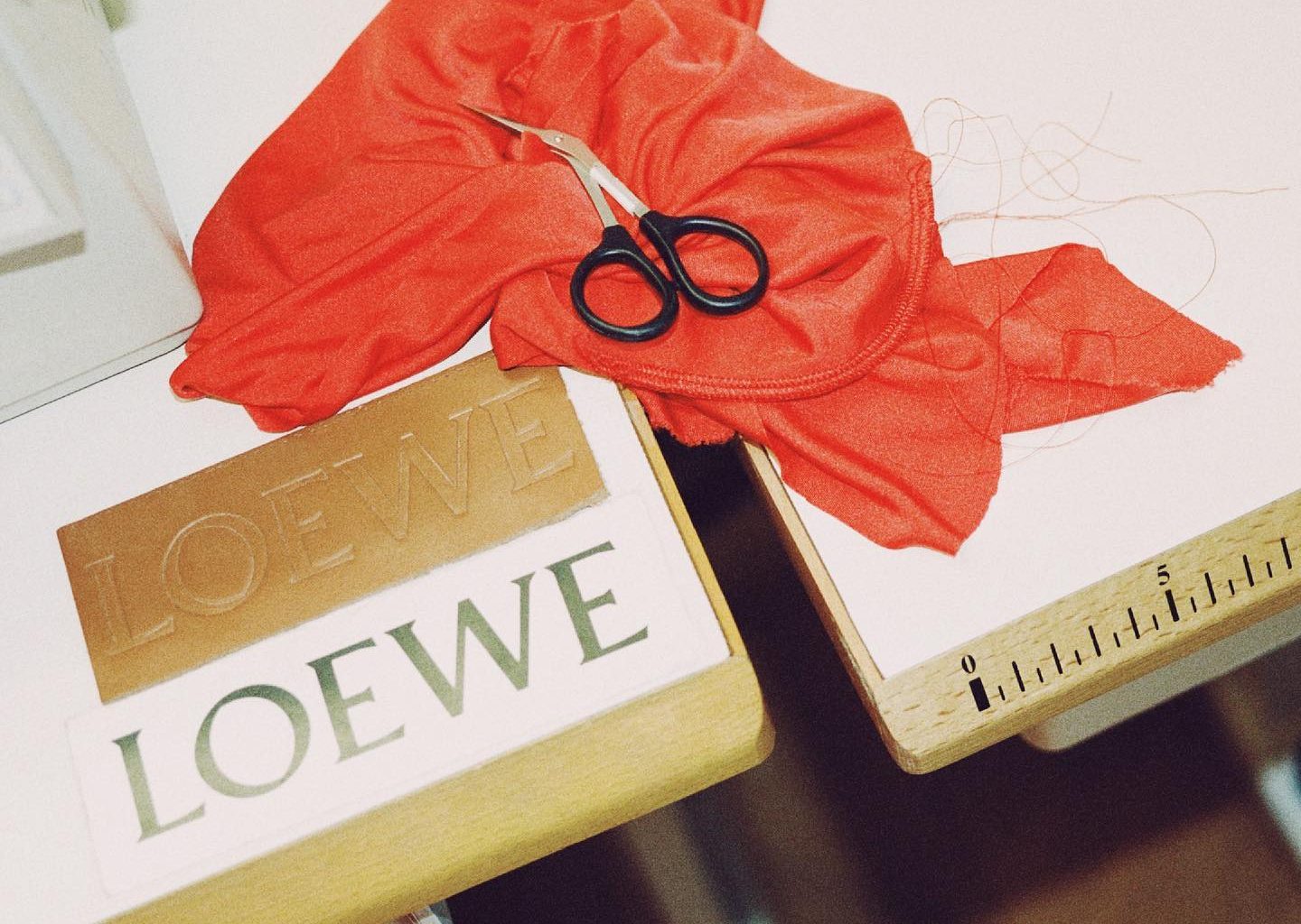 LOEWE Unveils Exclusive Product Inspired by Rihanna's Super Bowl Look LOEWE Unveils Exclusive Product Inspired by Rihanna's Super Bowl Look Vanity Teen 虚荣青年 Lifestyle & new faces magazine