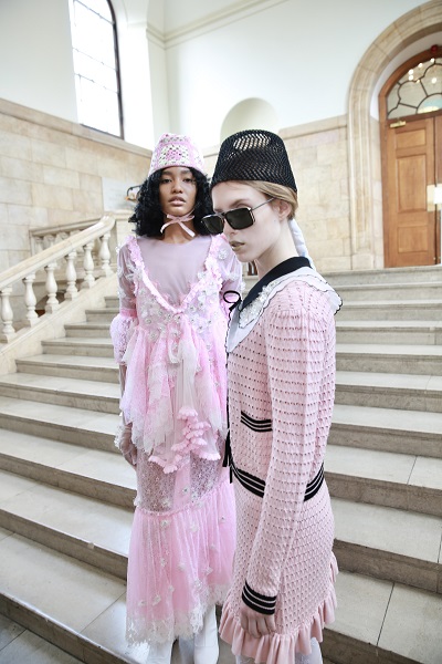 Behind the Elegance: A Backstage Pass to Bora Aksu's Latest Collection Vanity Teen 虚荣青年 Lifestyle & new faces magazine Behind the Elegance: A Backstage Pass to Bora Aksu's Latest Collection Behind the Elegance: A Backstage Pass to Bora Aksu's Latest Collection Vanity Teen 虚荣青年 Lifestyle & new faces magazine