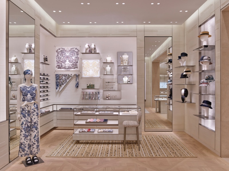 Dior's New Flagship Boutique in Lisbon: A Fusion of Fashion and Art Vanity Teen 虚荣青年 Lifestyle & new faces magazine Dior's New Flagship Boutique in Lisbon: A Fusion of Fashion and Art Dior's New Flagship Boutique in Lisbon: A Fusion of Fashion and Art Vanity Teen 虚荣青年 Lifestyle & new faces magazine