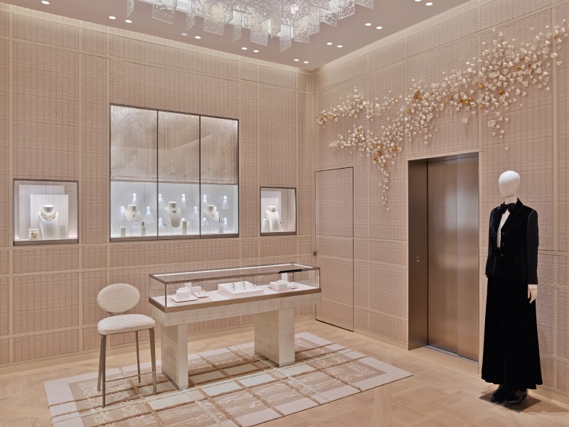 Dior's New Flagship Boutique in Lisbon: A Fusion of Fashion and Art Vanity Teen 虚荣青年 Lifestyle & new faces magazine Dior's New Flagship Boutique in Lisbon: A Fusion of Fashion and Art Dior's New Flagship Boutique in Lisbon: A Fusion of Fashion and Art Vanity Teen 虚荣青年 Lifestyle & new faces magazine