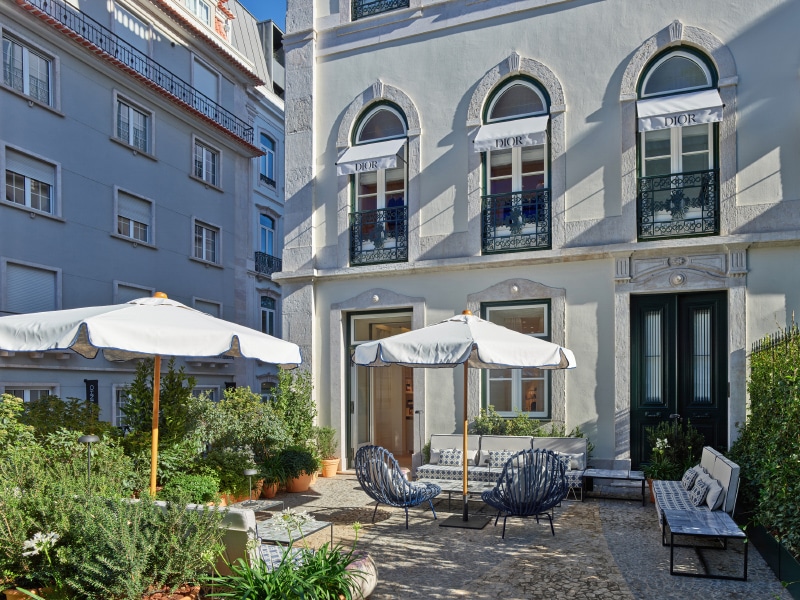 Dior's New Flagship Boutique in Lisbon: A Fusion of Fashion and Art Vanity Teen 虚荣青年 Lifestyle & new faces magazine Dior's New Flagship Boutique in Lisbon: A Fusion of Fashion and Art Dior's New Flagship Boutique in Lisbon: A Fusion of Fashion and Art Vanity Teen 虚荣青年 Lifestyle & new faces magazine