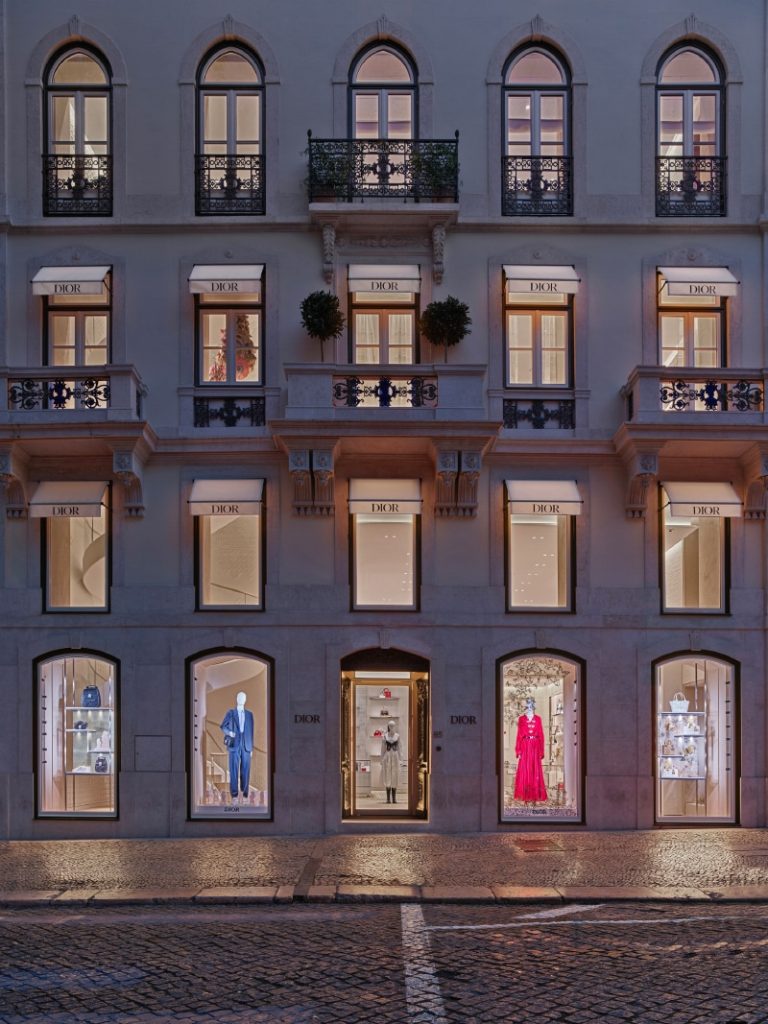 Dior's New Flagship Boutique in Lisbon: A Fusion of Fashion and Art Vanity Teen 虚荣青年 Lifestyle & new faces magazine Dior's New Flagship Boutique in Lisbon: A Fusion of Fashion and Art Dior's New Flagship Boutique in Lisbon: A Fusion of Fashion and Art Vanity Teen 虚荣青年 Lifestyle & new faces magazine