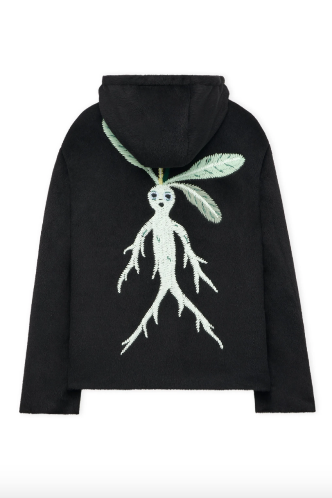 LOEWE Unveils its 2023 Holiday Collection LOEWE Unveils its 2023 Holiday Collection Vanity Teen 虚荣青年 Lifestyle & new faces magazine