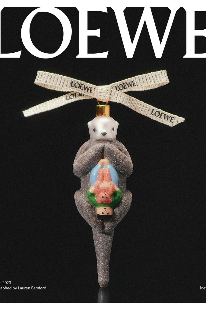 LOEWE Unveils its 2023 Holiday Collection LOEWE Unveils its 2023 Holiday Collection Vanity Teen 虚荣青年 Lifestyle & new faces magazine