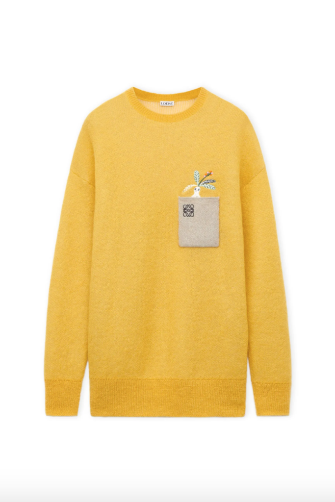 LOEWE Unveils its 2023 Holiday Collection LOEWE Unveils its 2023 Holiday Collection Vanity Teen 虚荣青年 Lifestyle & new faces magazine