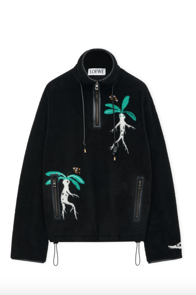 LOEWE Unveils its 2023 Holiday Collection LOEWE Unveils its 2023 Holiday Collection Vanity Teen 虚荣青年 Lifestyle & new faces magazine