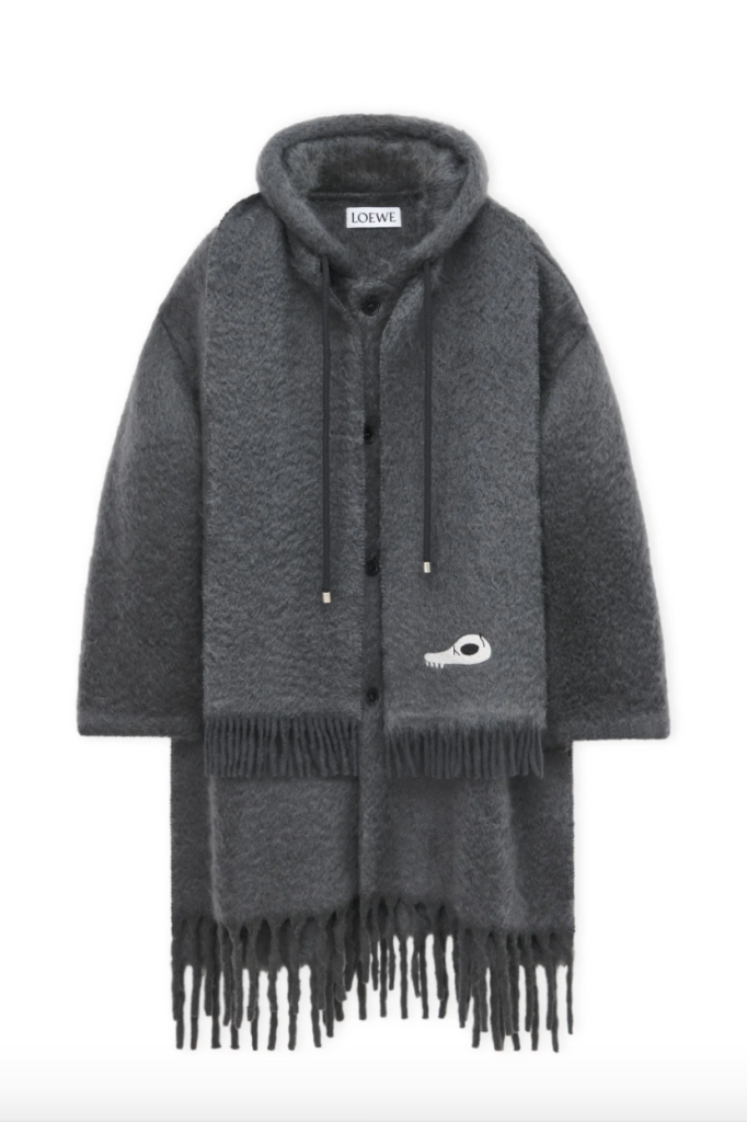 LOEWE Unveils its 2023 Holiday Collection LOEWE Unveils its 2023 Holiday Collection Vanity Teen 虚荣青年 Lifestyle & new faces magazine