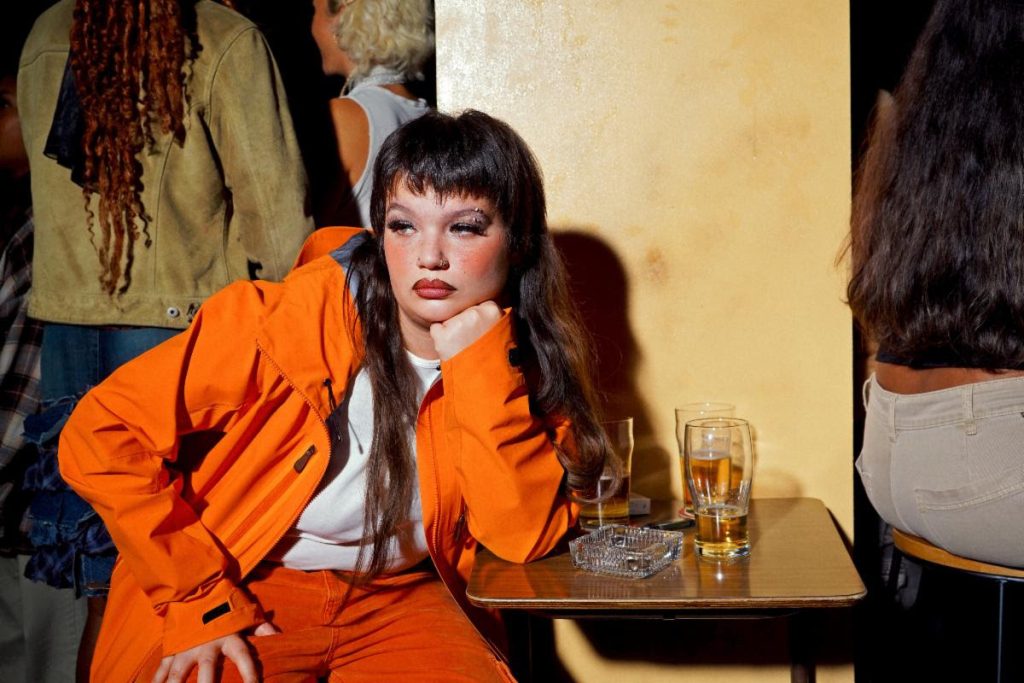 Lola Young: A Fresh Voice in Modern R&B Lola Young: A Fresh Voice in Modern R&B Vanity Teen 虚荣青年 Lifestyle & new faces magazine