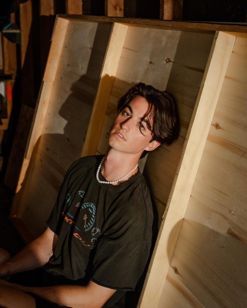 Melodies from the 1000 Islands: Elijah Woods' Musical Journey Melodies from the 1000 Islands: Elijah Woods' Musical Journey Vanity Teen 虚荣青年 Lifestyle & new faces magazine