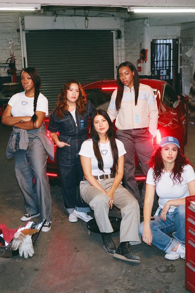 Ford Teams Up with Sydney Sweeney for a New Fashion Series Ford Teams Up with Sydney Sweeney for a New Fashion Series Vanity Teen 虚荣青年 Lifestyle & new faces magazine