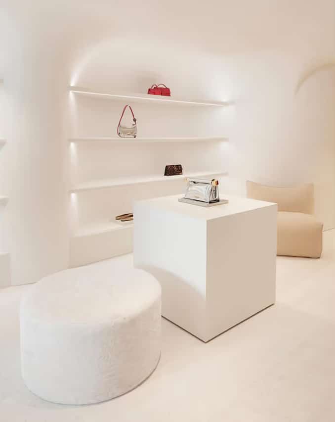 Jacquemus Opens Seasonal Store in Courchevel for Ski Enthusiasts Jacquemus Opens Seasonal Store in Courchevel for Ski Enthusiasts Vanity Teen 虚荣青年 Lifestyle & new faces magazine