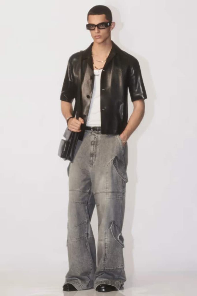 Versace's A Shift to Subdued Elegance in Pre-Fall 2024 Versace's A Shift to Subdued Elegance in Pre-Fall 2024 Vanity Teen 虚荣青年 Lifestyle & new faces magazine