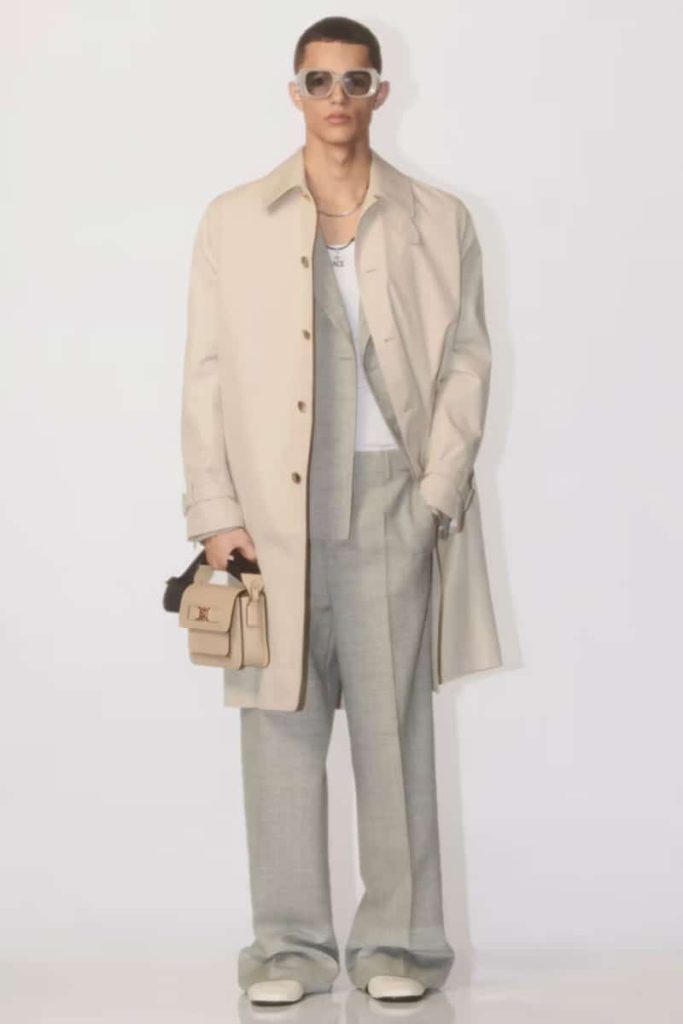 Versace's A Shift to Subdued Elegance in Pre-Fall 2024 Versace's A Shift to Subdued Elegance in Pre-Fall 2024 Vanity Teen 虚荣青年 Lifestyle & new faces magazine