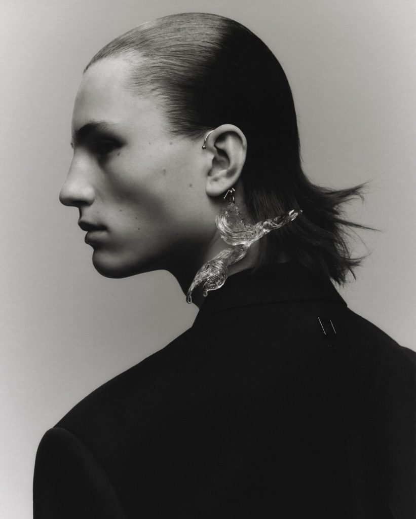 WOOYOUNGMI 2024 Spring/Summer Campaign Unveiled: Inspired by Jeju Island WOOYOUNGMI 2024 Spring/Summer Campaign Unveiled: Inspired by Jeju Island Vanity Teen 虚荣青年 Lifestyle & new faces magazine