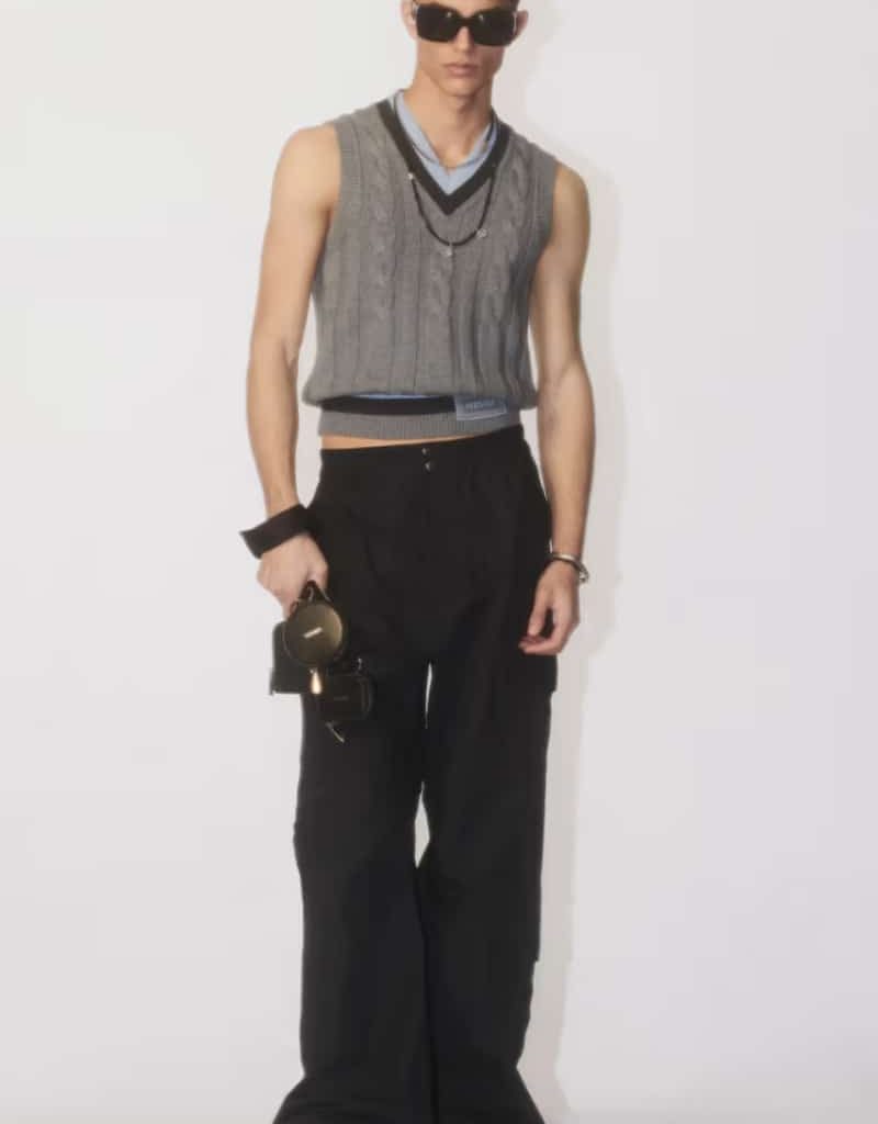 Versace's A Shift to Subdued Elegance in Pre-Fall 2024 Versace's A Shift to Subdued Elegance in Pre-Fall 2024 Vanity Teen 虚荣青年 Lifestyle & new faces magazine